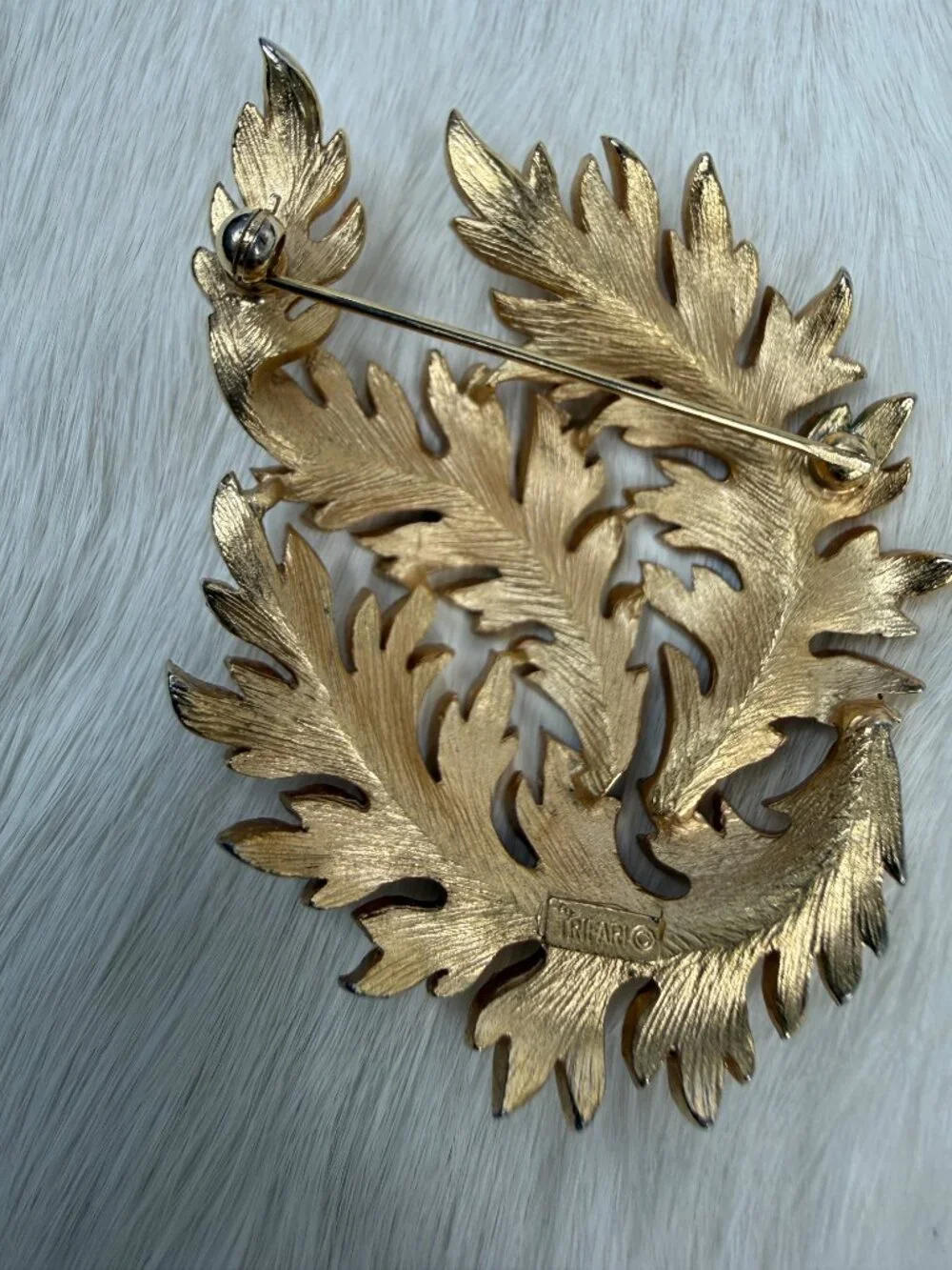 Vintage Crown Trifari Brushed Gold-Tone Leaf Brooch 2.25